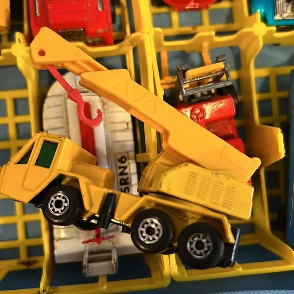 Vintage’60’s ‘70’s Lesney Matchbox case plus cars